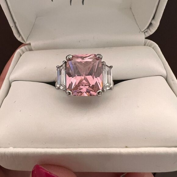 Sterling silver ring and pink sapphire looking stone. - Picture 2 of 7